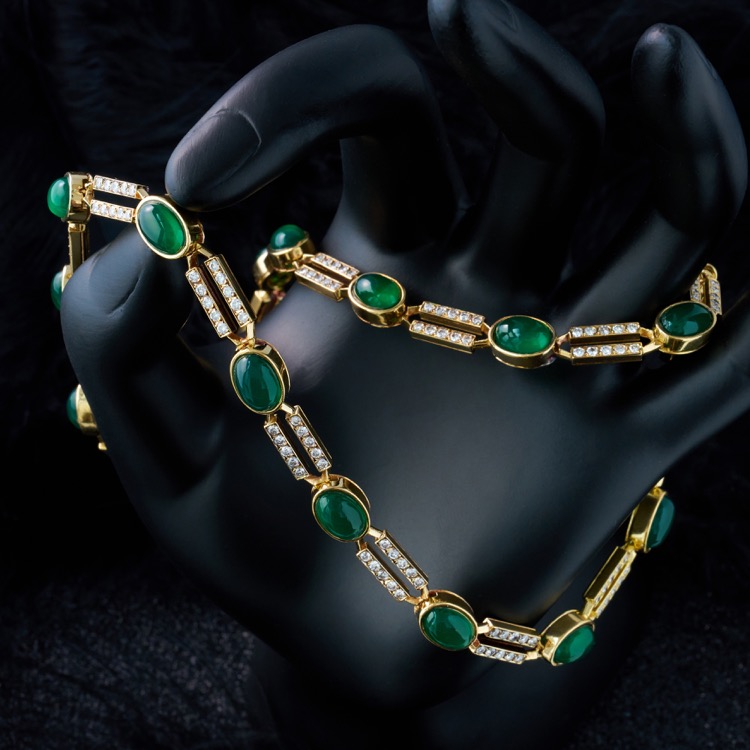 Van Cleef & Arpels Chrysoprase and Diamond Necklace, 18 Karat Yellow Gold