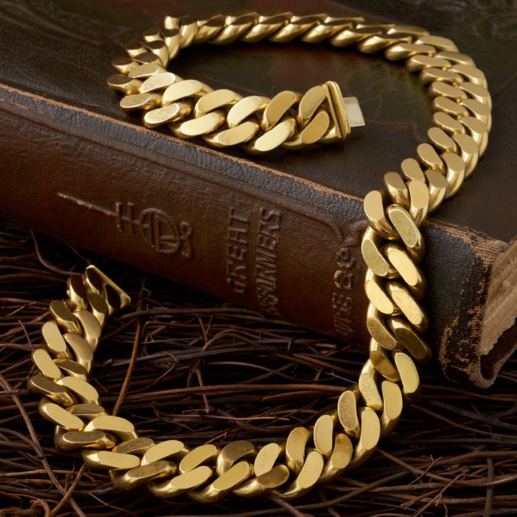 Bulgari Curb Link Necklace, 18 Karat Yellow Gold